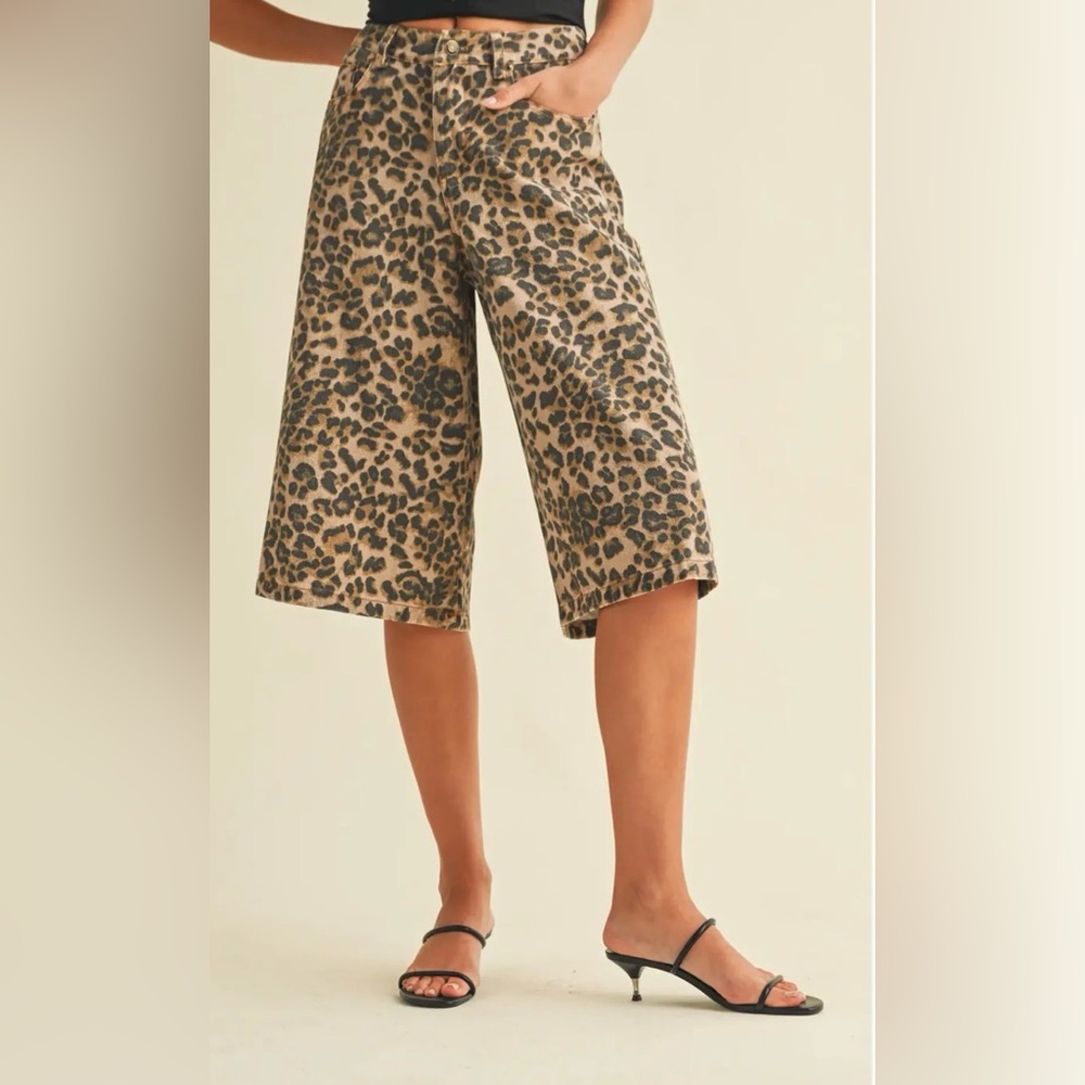 Klesis Woman’s Leopard Print Women's Bermudas